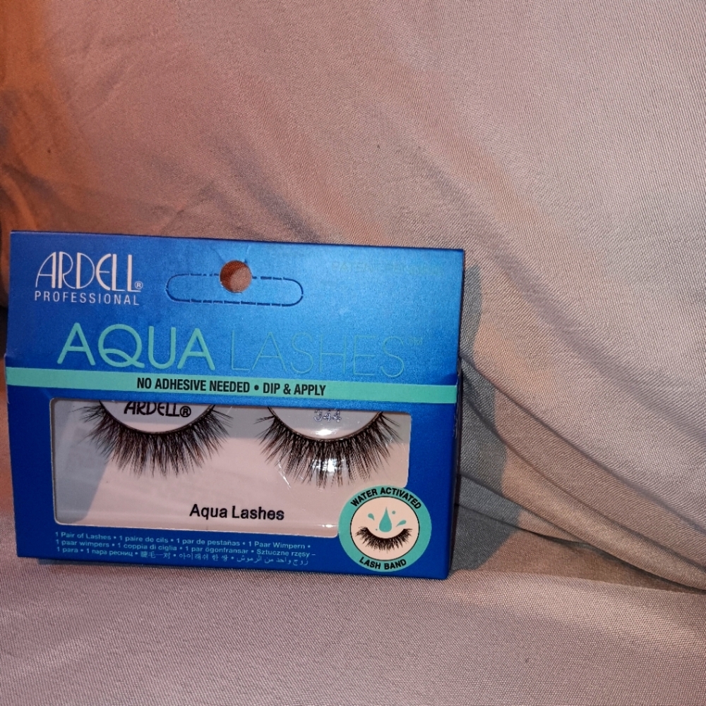 Water activated eyelashes